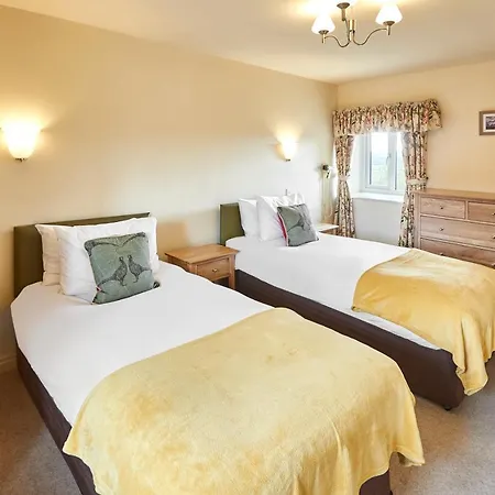 Host & - Valley View Farm Cottages *